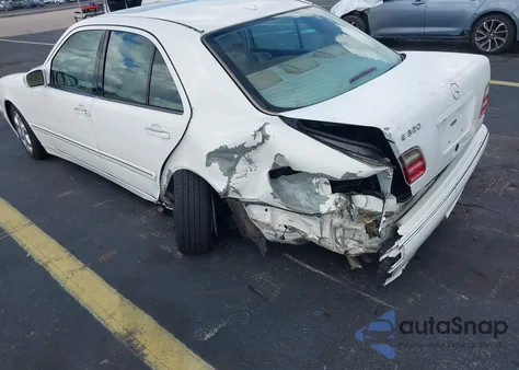 2002 Mercedes-Benz E 320 Special Edition z USA, uszkodzony, nr VIN WDBJF65J52B431463